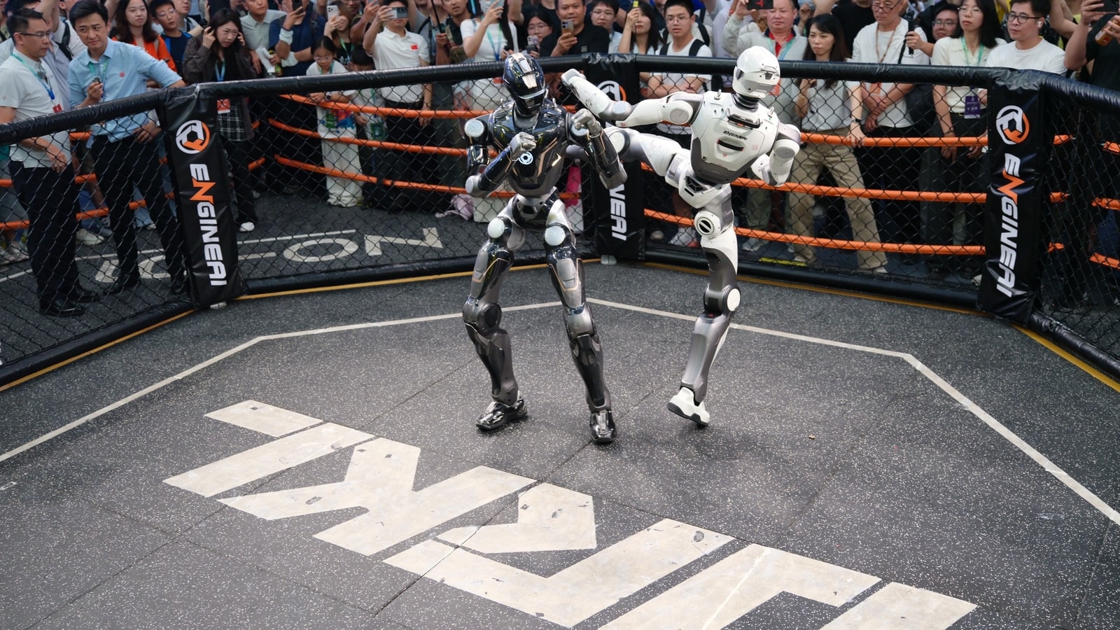 EngineAI humanoid combat demonstration emphasizing balance under contact